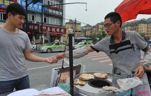 创业卖烧饼的故事