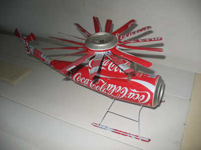 儿童手工易拉罐飞机模型作品