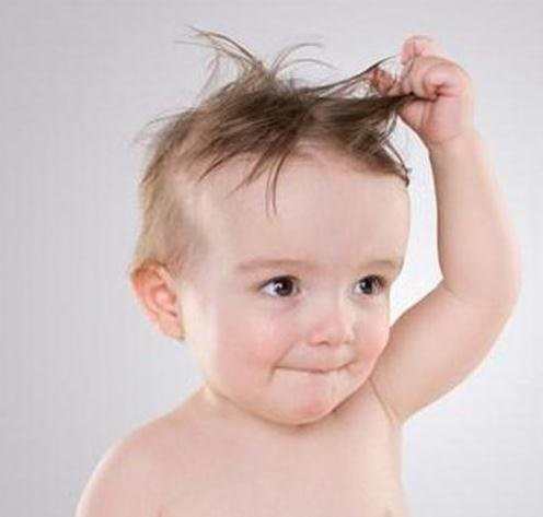 宝宝小孩头发少什么原因导致的