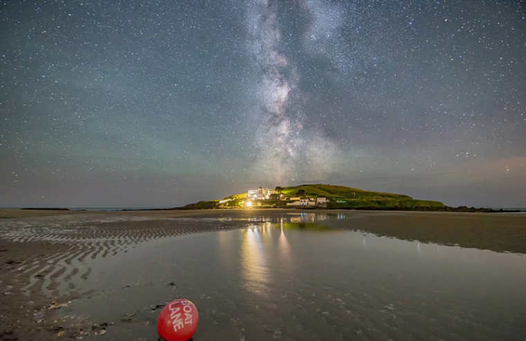 英仙座流星雨实拍，英仙座流星雨唯美图片