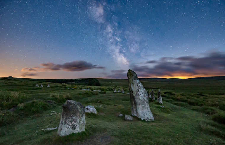 英仙座流星雨实拍，英仙座流星雨唯美图片