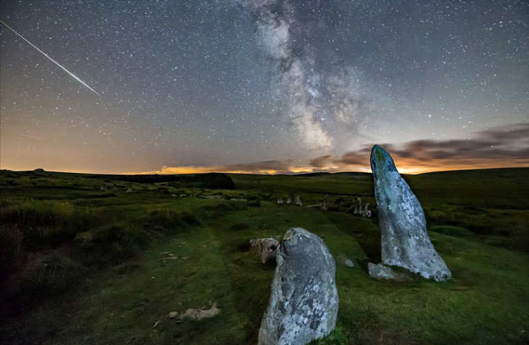 英仙座流星雨实拍，英仙座流星雨唯美图片