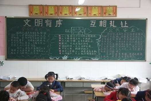 小学校园安全的黑板报素材