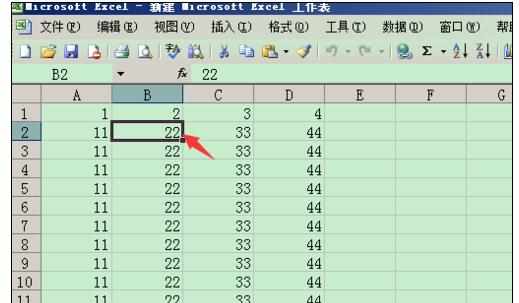 Excel中2010版进行固定第一行的操作技巧