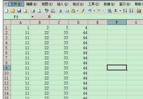 Excel中2010版进行固定第一行的操作技巧