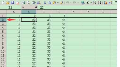 Excel中2010版进行固定第一行的操作技巧