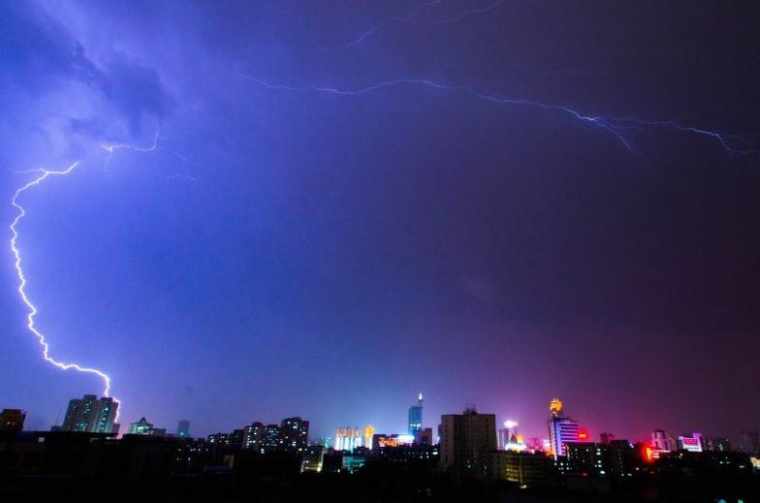 雷电形成的原因